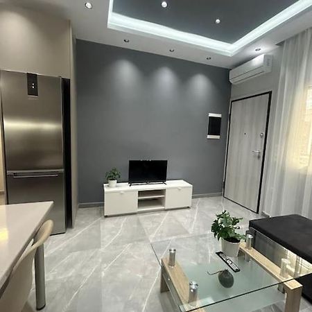Luxury Apt 5Min To Metro Nikaia ピレウス エクステリア 写真