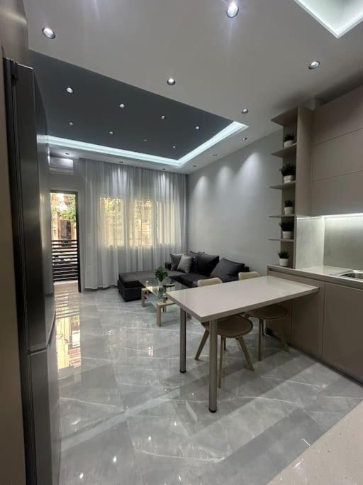 Luxury Apt 5Min To Metro Nikaia ピレウス エクステリア 写真